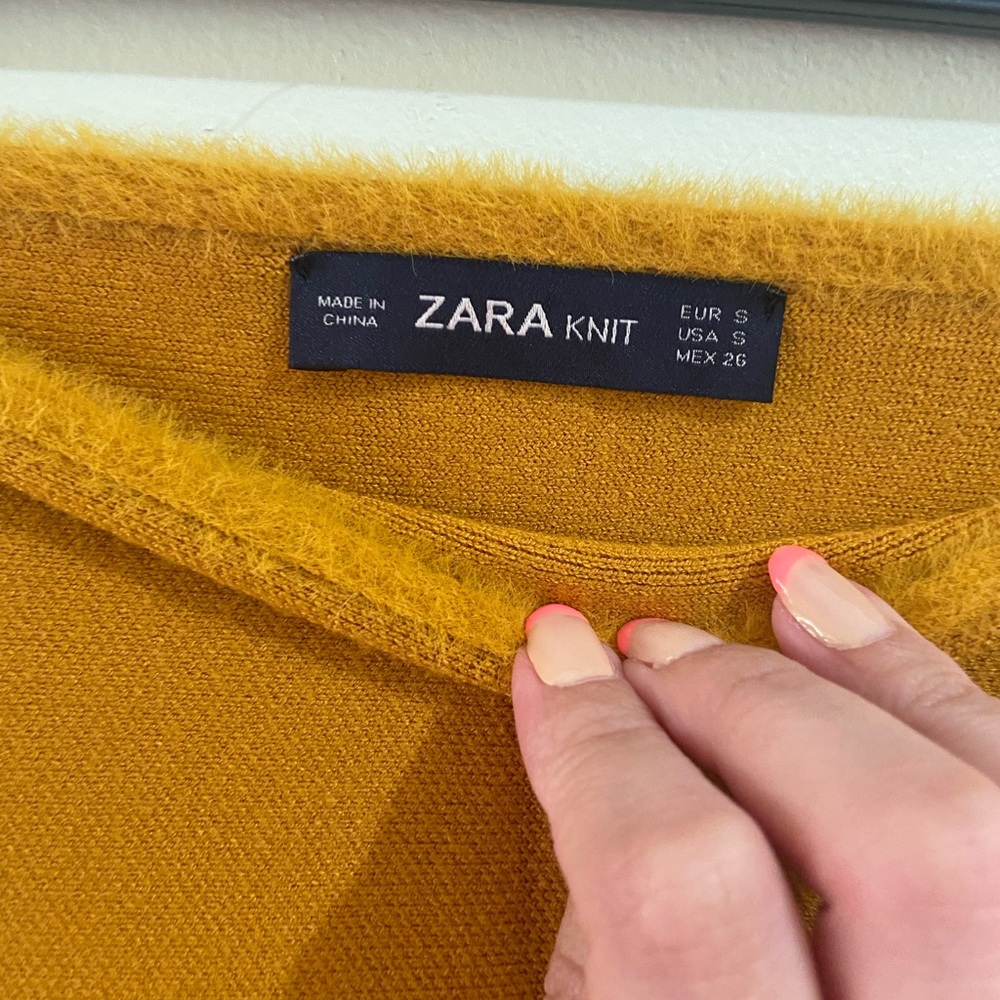 5/$30 ZARA Xs mustard knit skirt